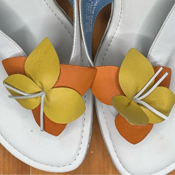 Indigo by Clarks White Leather Slides with Leather Flowers 9M in New Condition - Picture 6 of 13